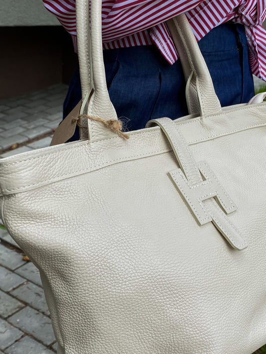 Šviesi natūralios odos rankinė