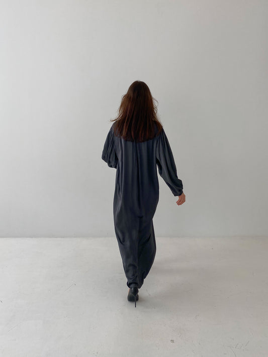 Marškinių tipo laisva suknelė su šilku