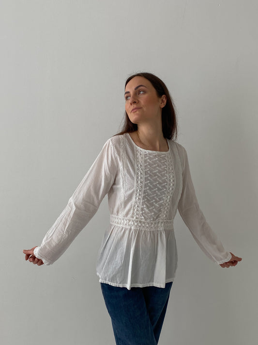 Palaidinė su nertais raštais