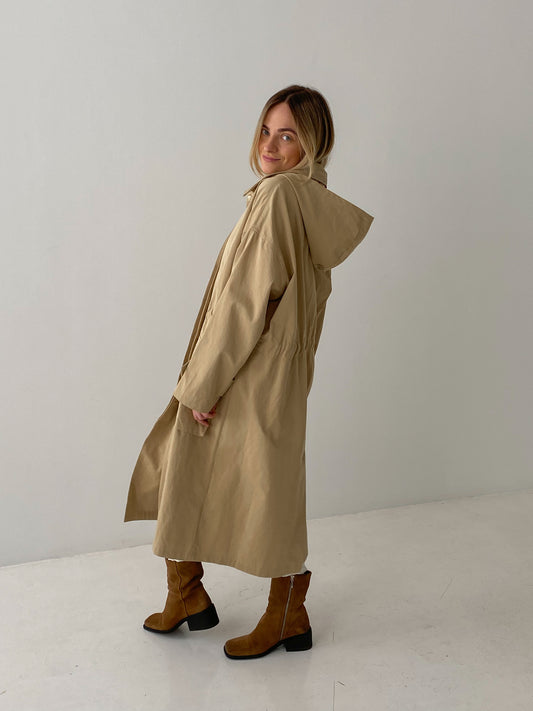 Ilgas lietpaltis su nusegamu gobtuvu