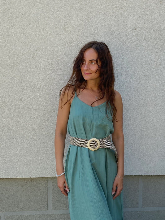 Žalsva suknelė ant petnešėlių