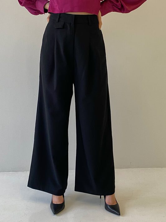 Plačios juodos kelnės